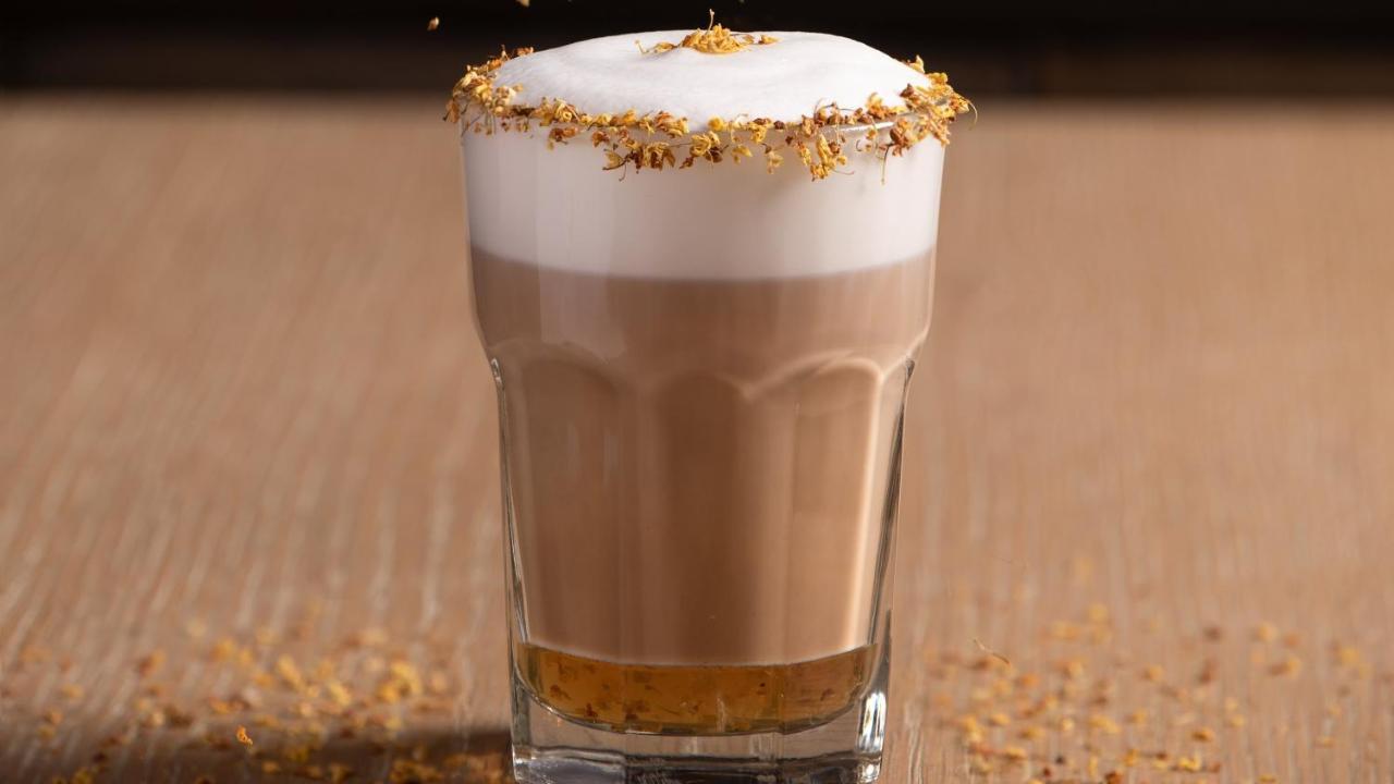 Hotel Indigo Kaohsiung Central Park By Ihg Exterior foto A glass of latte