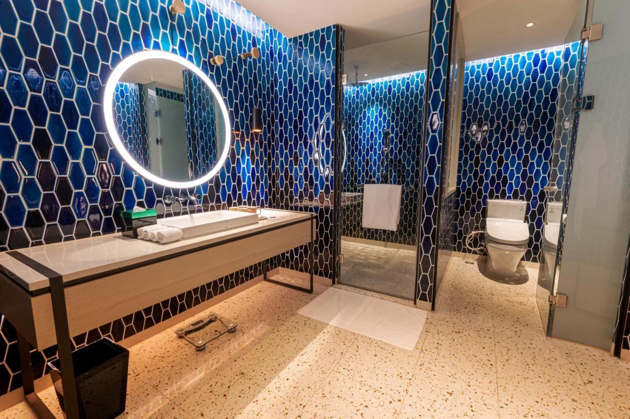 Hotel Indigo Kaohsiung Central Park By Ihg Exterior foto Bathroom of a Deluxe Room