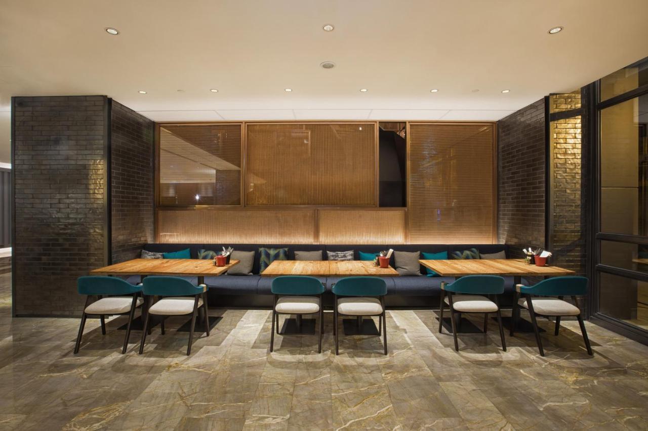 Hotel Indigo Kaohsiung Central Park By Ihg Exterior foto Restaurant in the hotel